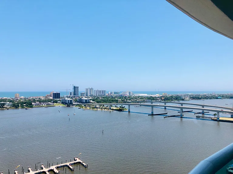 241 Riverside Dr #2102-2 — Photo 6