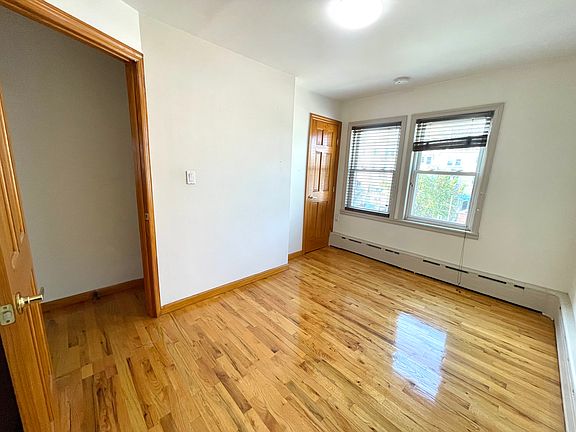 5th image of 2122 29th St APT 4