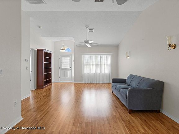 4th image of 8291 Weeping Willow St