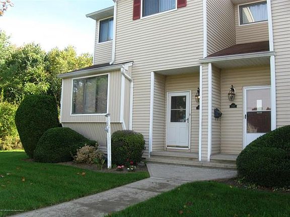 2nd image of 541 Clubhouse Dr