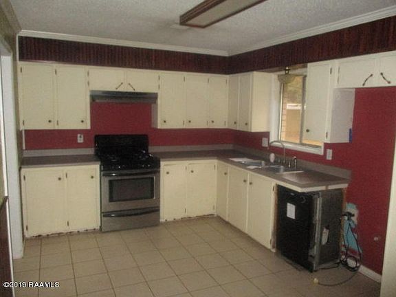 5th image of 102 Elm Dr