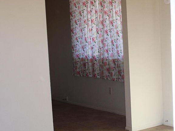 4th image of 906 E Florida St