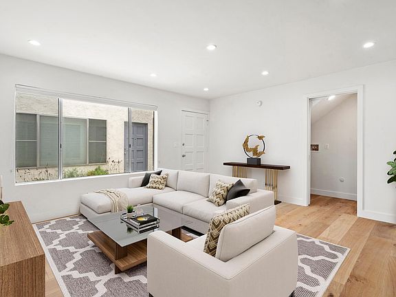 5th image of 837 11th St APT 2