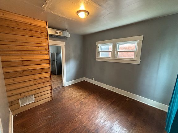 5th image of 633 E Barbee Ave APT 2