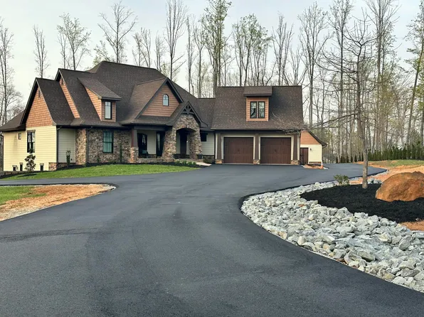 483 Morewood Rd, Hardy, VA 24101