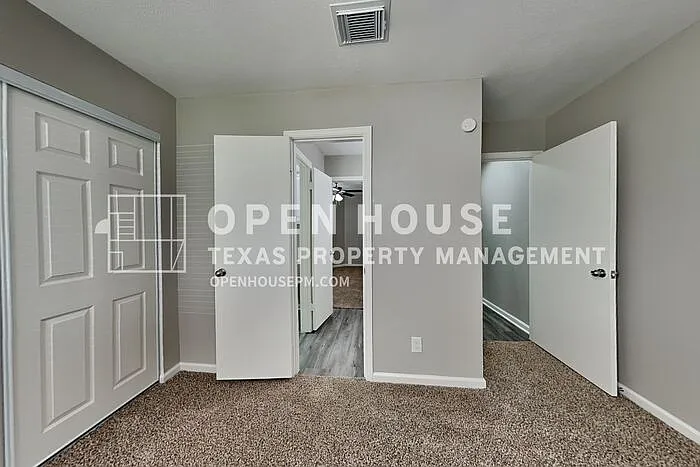 8607 Pines Place Dr — Photo 15