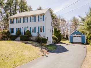 16 Tuxbury Rd, Plaistow, NH 03865