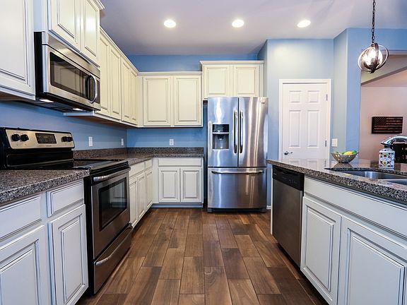 4th image of 8727 N Black Pine Dr