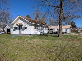 104 W 3rd St, Gentry, AR 72734