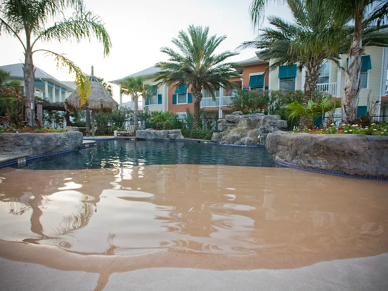 Calypso Bay Apartments — Photo 5
