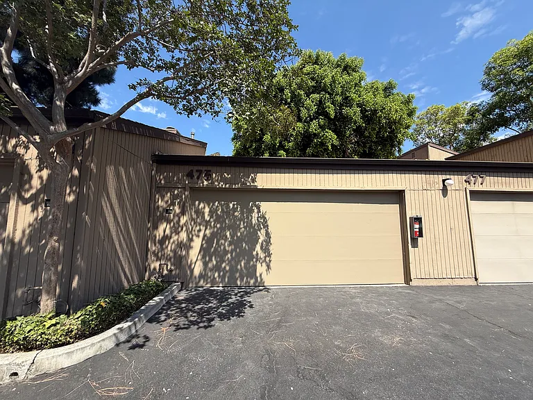 475 W Walnut St — Photo 41