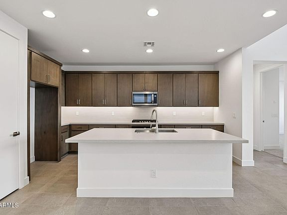 5th image of 10442 E UPTON Avenue