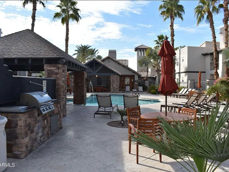1 OF 2 RESORT POOLS & HOT TUB & BBQ