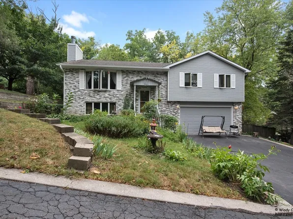 317 Hillside Ln, Dundee, IL 60118