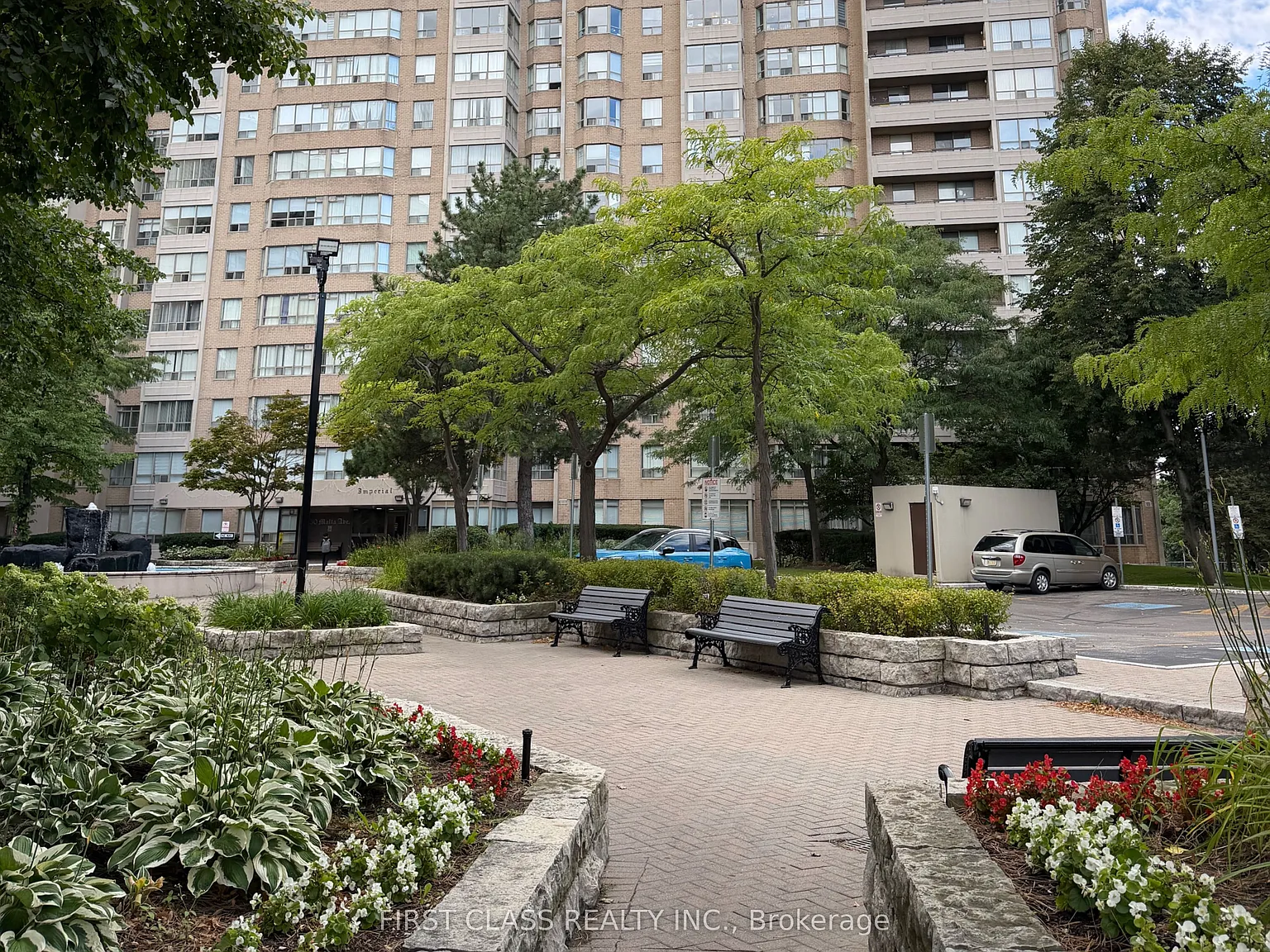 4 bed, $3,000 — Photo 1