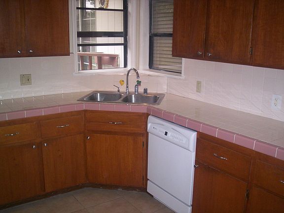 5th image of 210 S Norman Ave