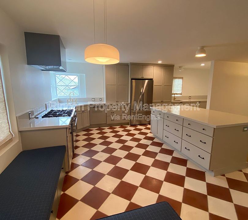 1st image of 373 Sierra Dr