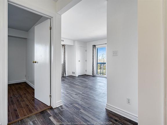 3rd image of 44 Robson Rd #316