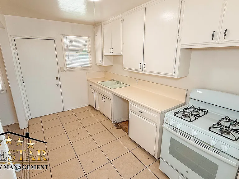 4520 Mesa Dr — Photo 6