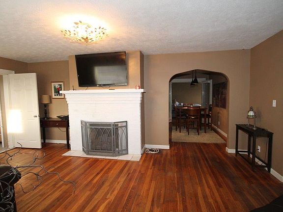 4th image of 2743 N State Road 11