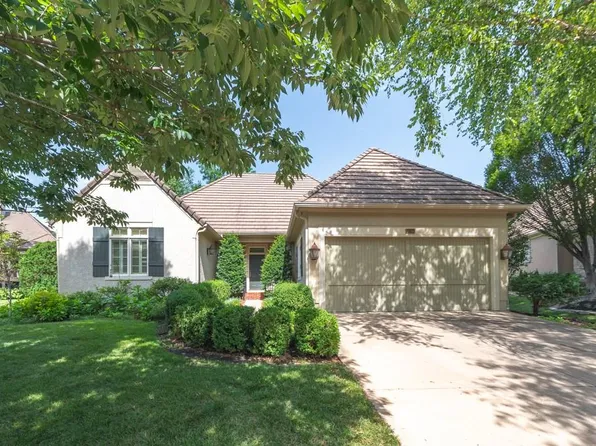 11356 El Monte Ct, Leawood, KS 66211