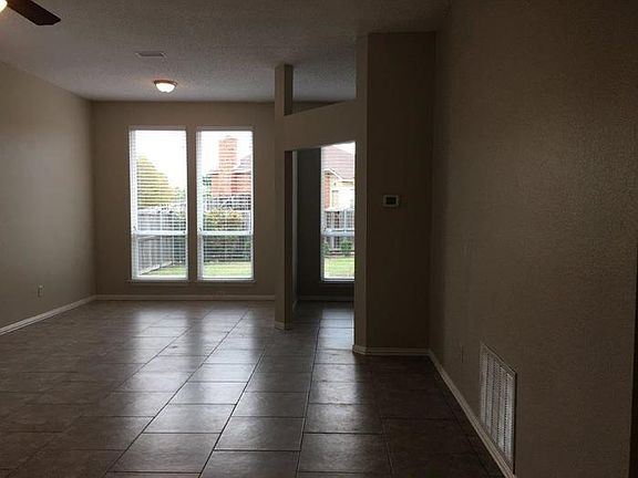 4th image of 235 Waterford Oaks Dr
