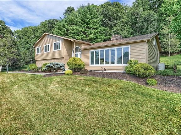 3rd image of 16 Deerwood Dr