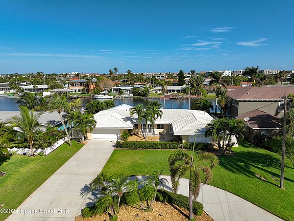3rd image of 145 Bahama Blvd