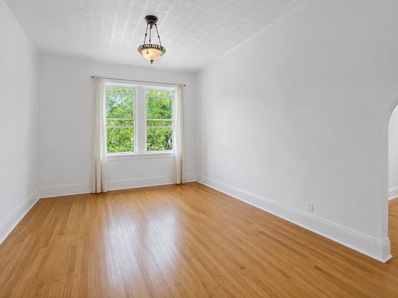 4th image of 1329 W Addison St APT 3A