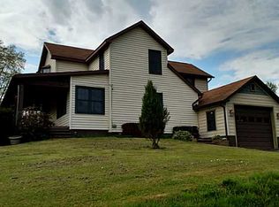 1167 E Gilmore Rd, Grove City, PA 16127