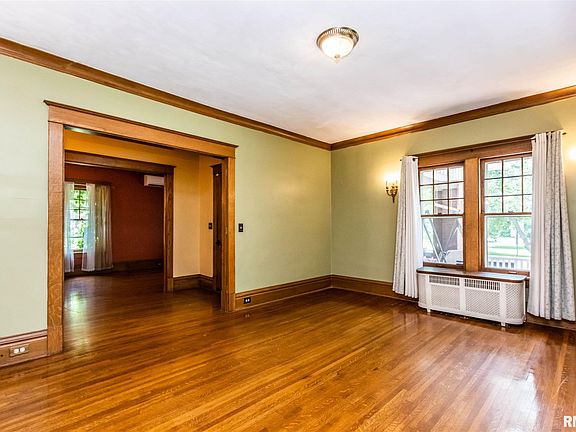 5th image of 1106 N Parkside Dr