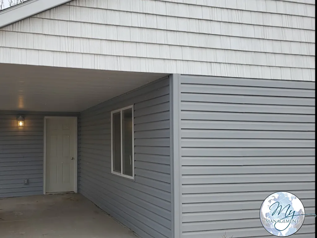 2 bed, 1.0 bath, 820 sqft, $1,225 — Photo 1