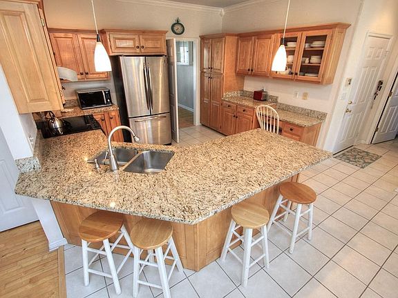 3rd image of 9906 Creek Hill Cir