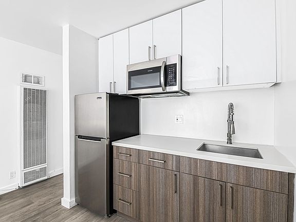 4th image of 5005 August St #30