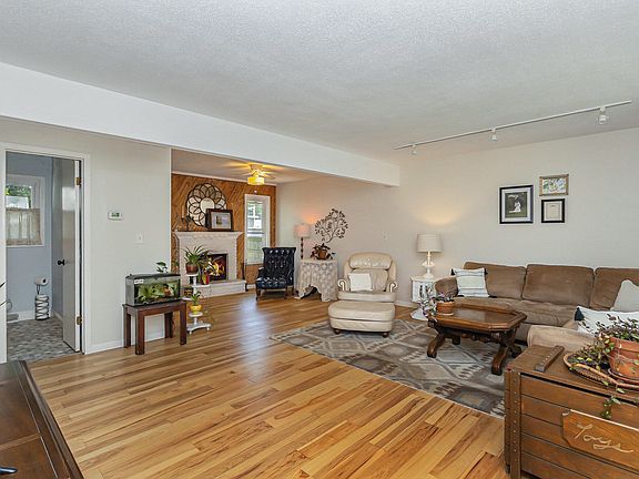 5th image of 17885 Oak Hill Ct