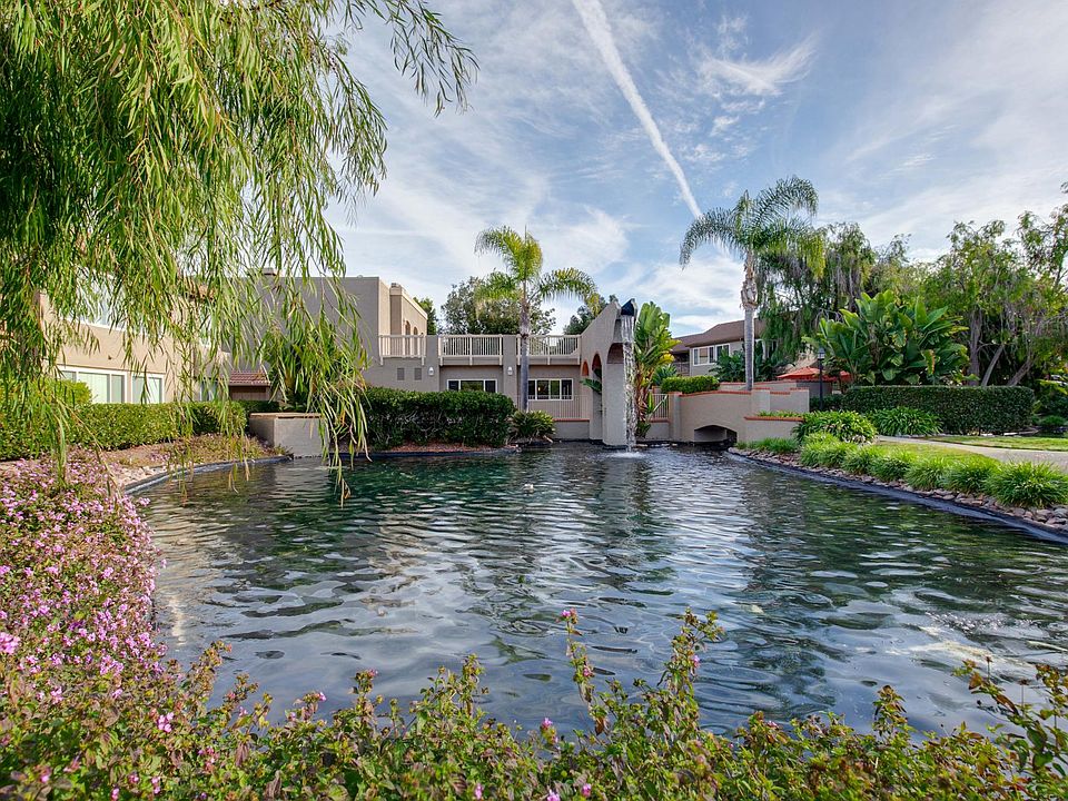 BEACH CLOSE, and wonderful complex with great amenities!