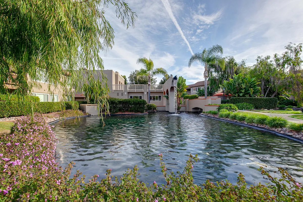 BEACH CLOSE, and wonderful complex with great amenities! - Via Mil Cumbres