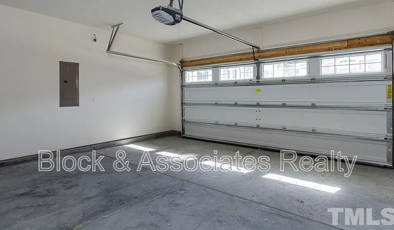 213 Begen St — Photo 22