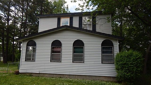 2nd image of 112 Davis St