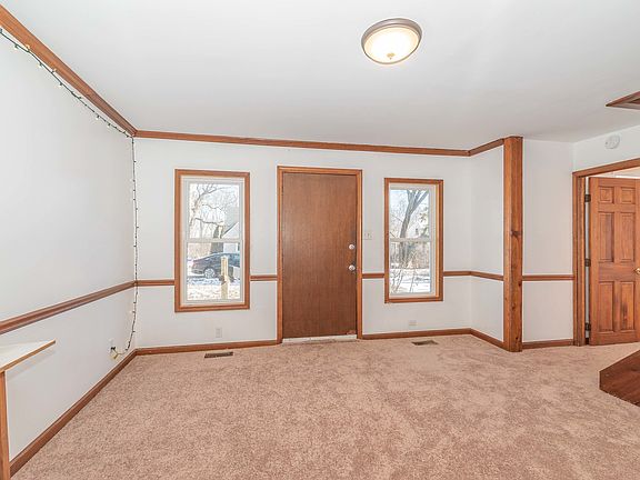 2nd image of 320 Grandview Dr