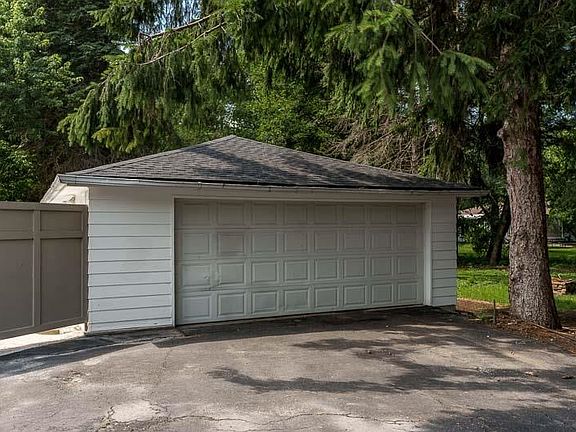 3rd image of 8202 Bobolink Dr