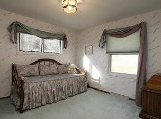 3340 Windhaven Ln, Cedar Rapids, IA 52411