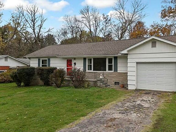 3rd image of 411 Greenwood Dr