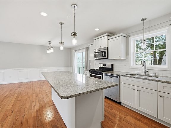 4th image of 140 Temby St