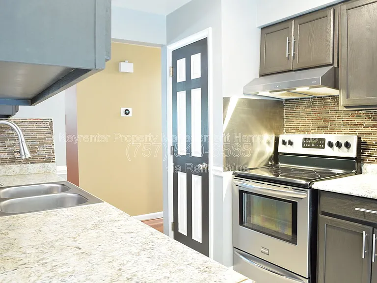 826 Maywood Cir — Photo 10