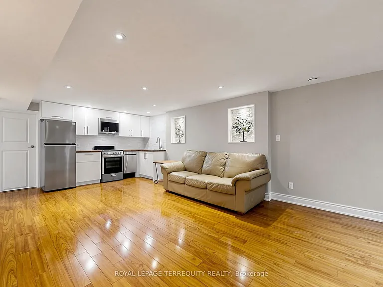 14 Hedges Blvd #LOWER — Photo 4