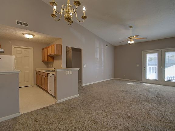 3rd image of 535 Arthur Ct APT 9
