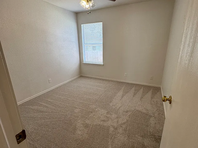 1404 Carriage Hills Trl — Photo 15
