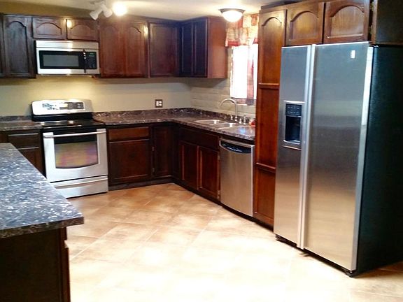 3rd image of 1338 E Illinois St