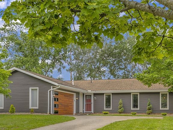 2nd image of 986 Sugarmaple Ln